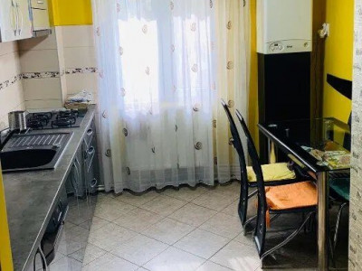 Apartament cu 3 camere in zona Calea Floresti