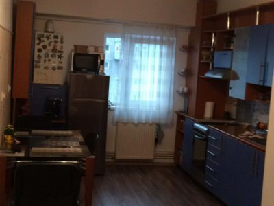 Apartament cu 3 camere in zona Calvaria