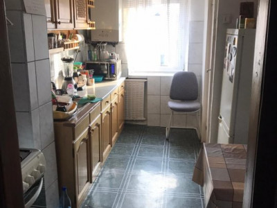 Apartament cu 3 camere in zona Calea Floresti