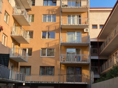 De inchiriat apartament 3 camere Centru