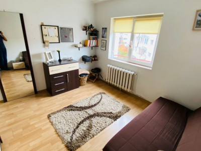 Apartament cu 3 camere in zona Calea Floresti