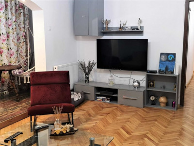 Apartament 3 camere in zona Calea Floresti