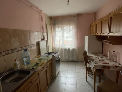 Apartament 3 camere in zona Ialomitei