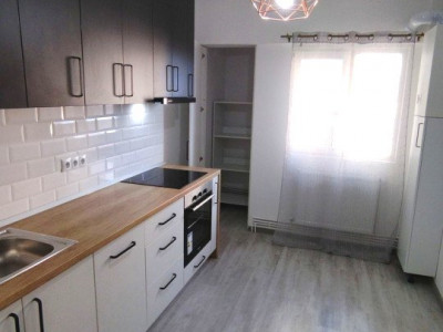 Apartament 4 camere in zona str Siretului
