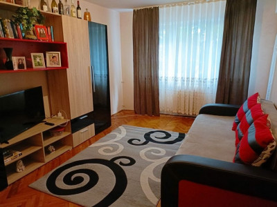 Apartament 3 camere in zona Primaveri