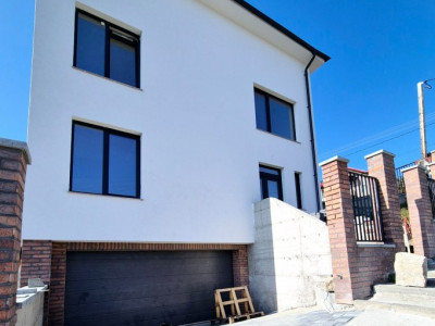 Duplex in Dambul Rotund  cu front la doua strazi