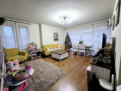 Apartament 4 camere  104 mp  in Mannastur imobil nou 